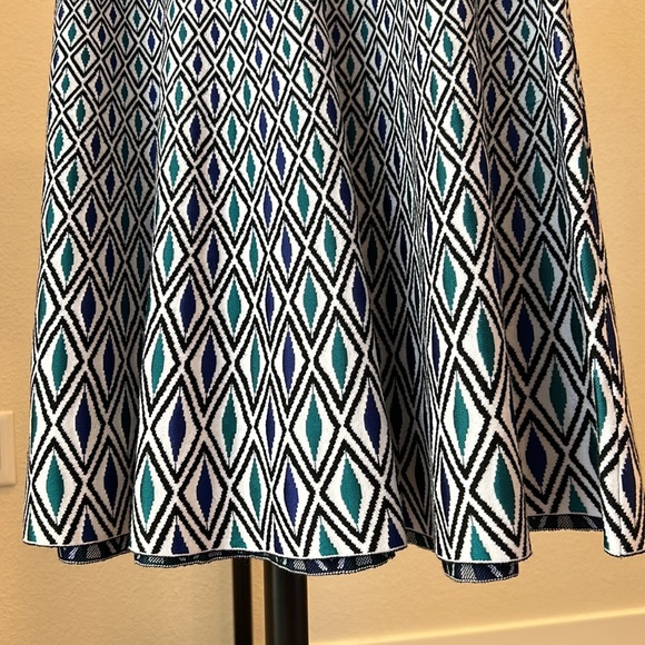 New! ST. JOHN Graduated Diamond Knit Dress - Picture 8 of 10